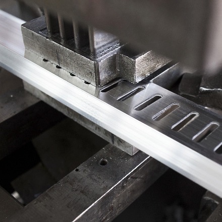 Machining of aluminum profiles and sheets
